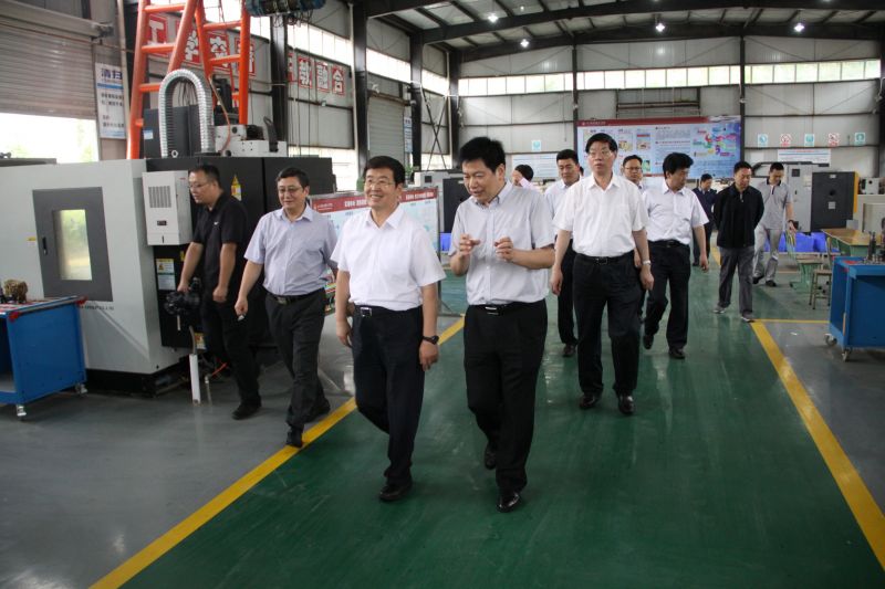 中央統(tǒng)戰(zhàn)部副部長、國家民委主任、黨組書記巴特爾、省委常委、統(tǒng)戰(zhàn)部部長崔保華，州委書記林書成，州委副書記、州長羅涼清、中央統(tǒng)戰(zhàn)部七局局長沈陽，國家民委辦公廳主任張京澤、研究室主任石玉鋼，省委統(tǒng)戰(zhàn)部副部長、省民宗委主任姚斌參加調(diào)研 (3).JPG