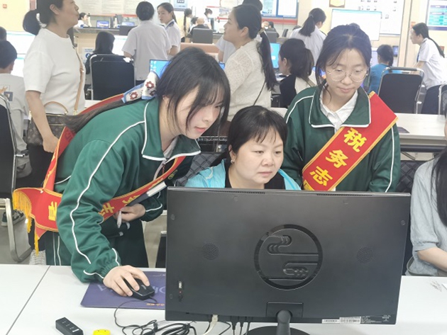 中江職中財(cái)經(jīng)商貿(mào)系學(xué)生參與稅務(wù)局稅收科普活動(dòng)，助力稅法知識(shí)普及1.jpg