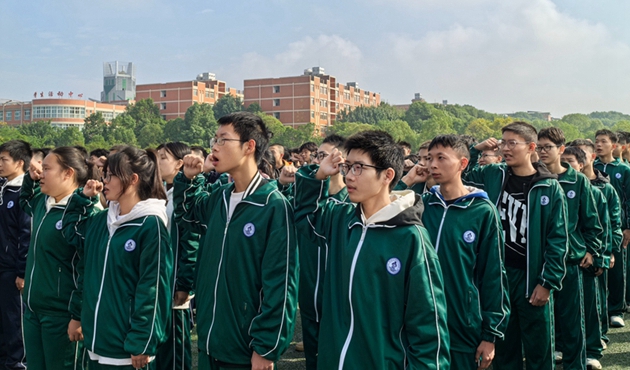 少年應(yīng)有鴻鵠志，旗開風(fēng)振啟征程——中江職中舉辦2025屆高三動(dòng)員大會(huì)2.jpg